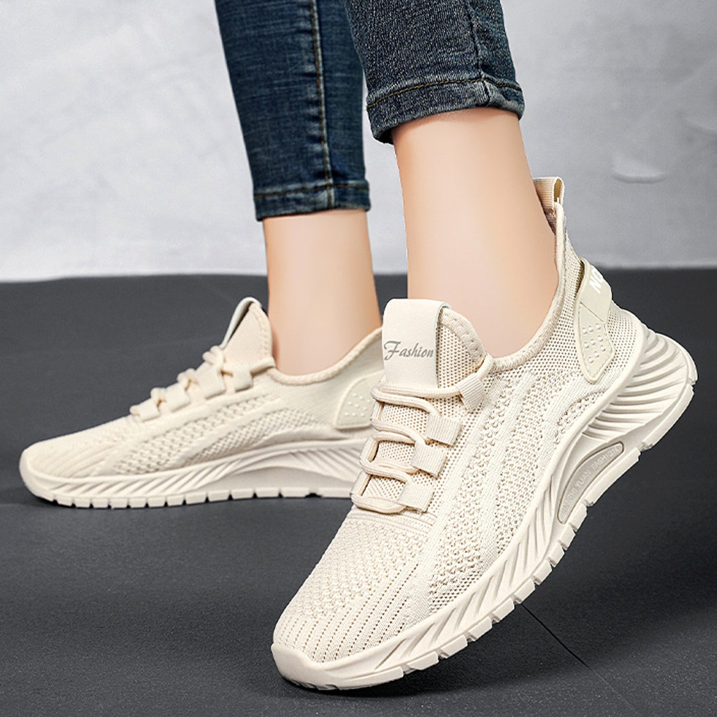 Women's sneakers, lightweight lace-up low-top running and tennis sneakers, breathable fitness sneakers for holidays