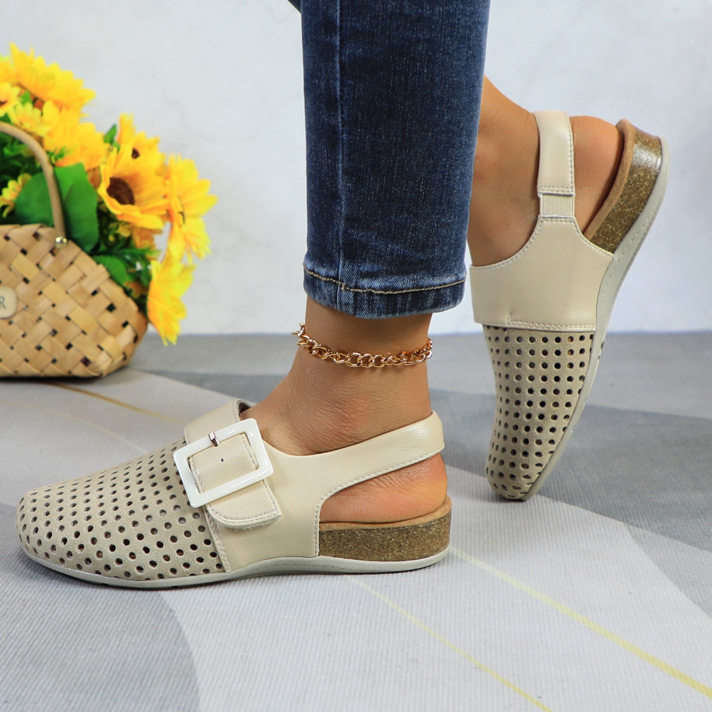 Women's Leather Sandals Arch Support Cork Shoe Bed Sandals Perforated Clogs Slip On Shoes Open Heel Outdoor Beach Slippers Design