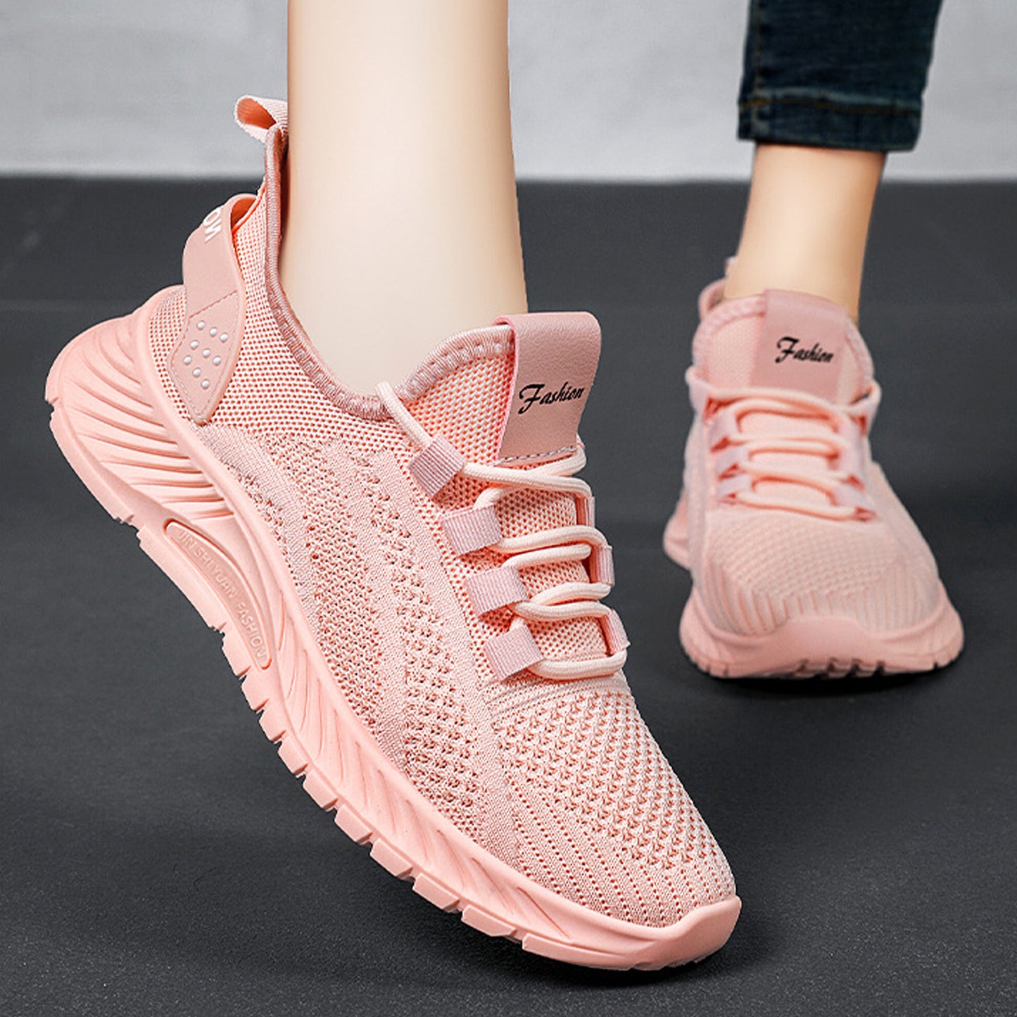 Women's sneakers, lightweight lace-up low-top running and tennis sneakers, breathable fitness sneakers for holidays