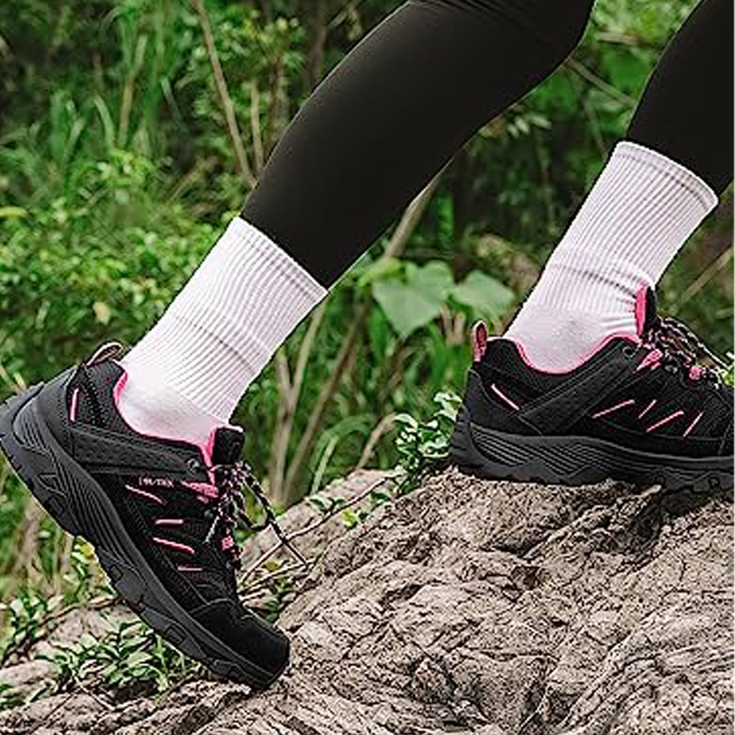 Women's Mountaineering Shoes Breathable Trail Running Shoes Anti-slip Lightweight Outdoor Sneakers for Hiking and Walking