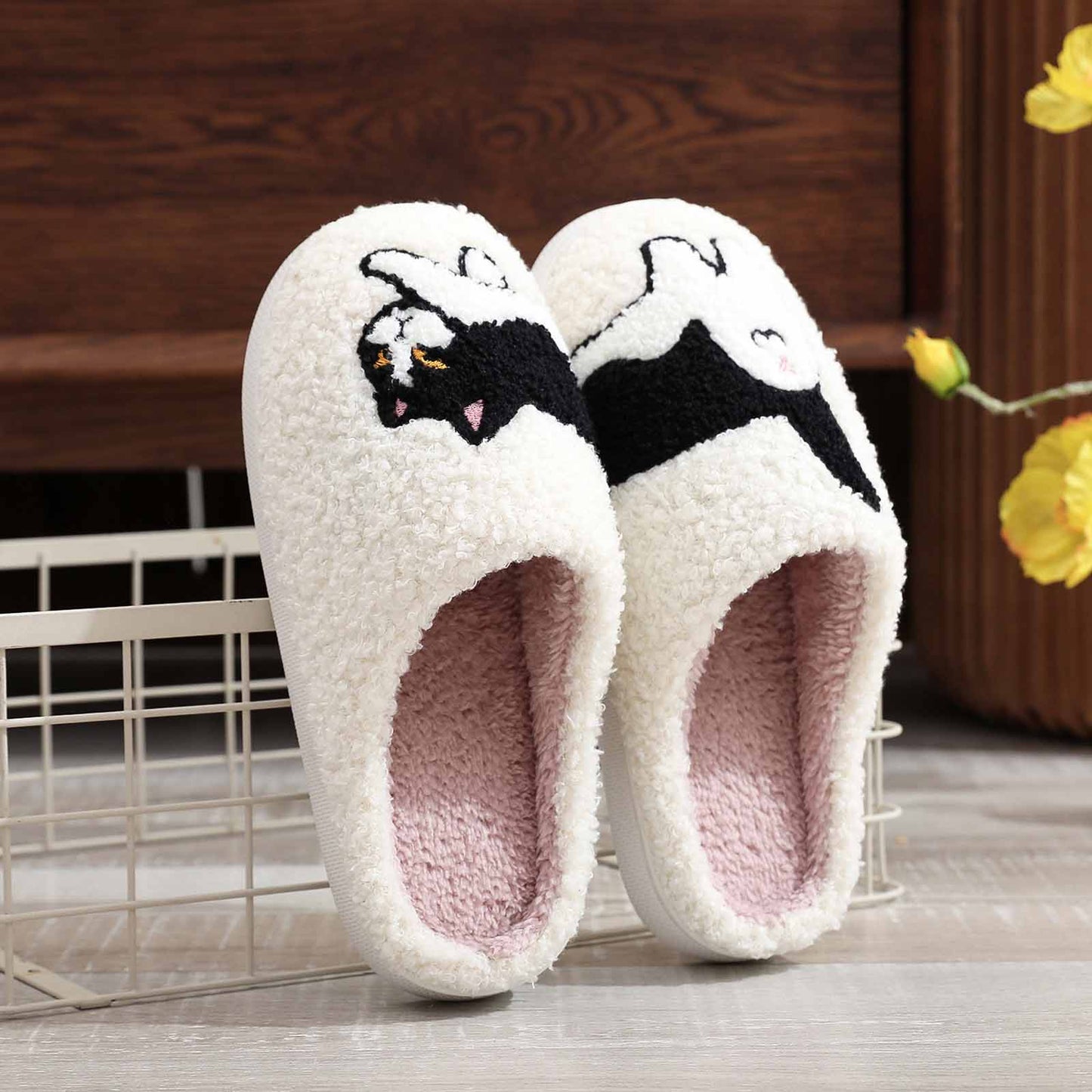 Women's Men's Household Slippers Love Cartoon Retro Soft Velvet Lightweight Slippers Slip On Comfortable Indoor Outdoor Couple Slippers Slip On Anti-slip Sole