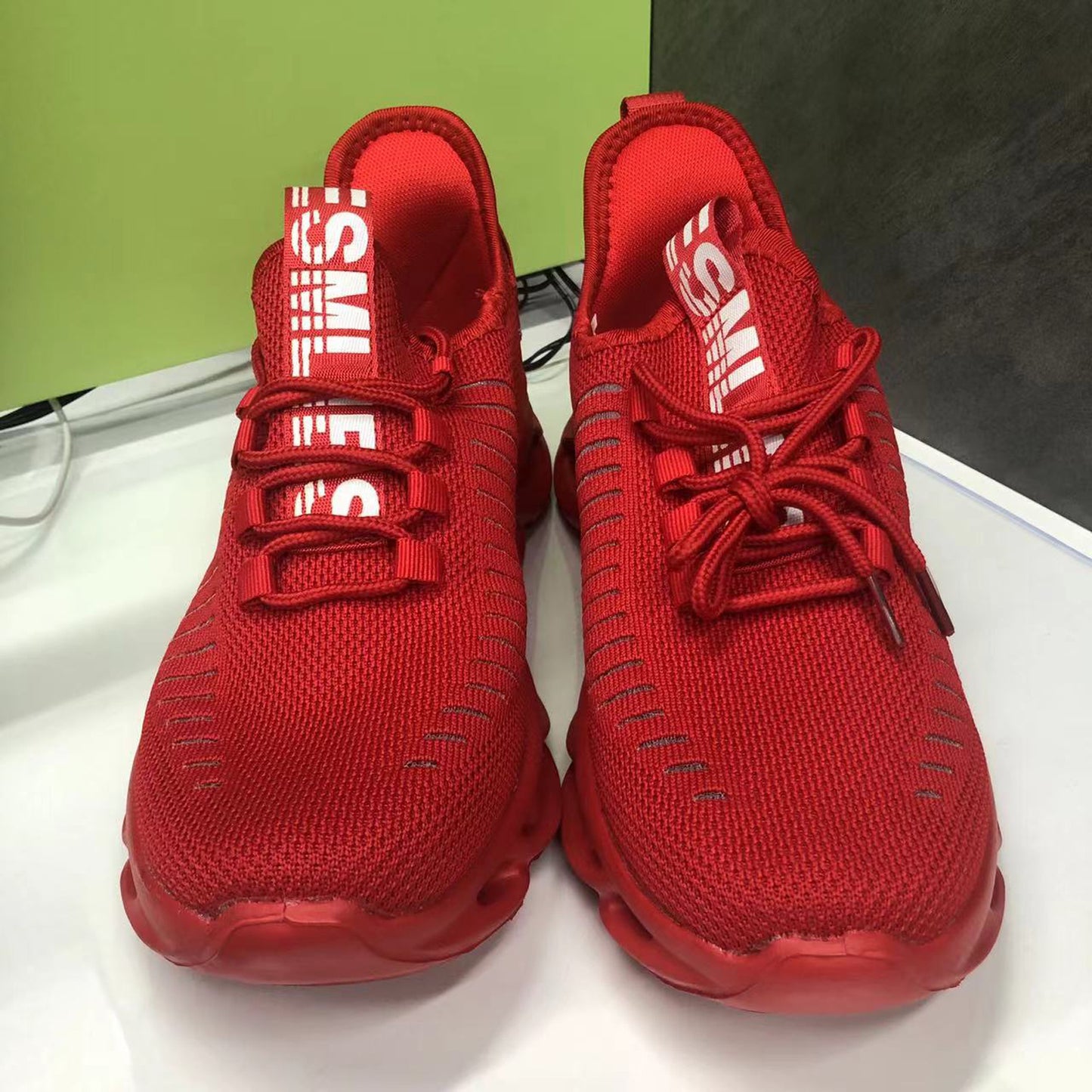 Men's Walking Shoes Slip Into Sneakers Tennis Shoes Running Sports Fitness Shoes Sports Anti-slip Lightweight Breathable Fashion Casual Shoes Suitable for Traveling Work