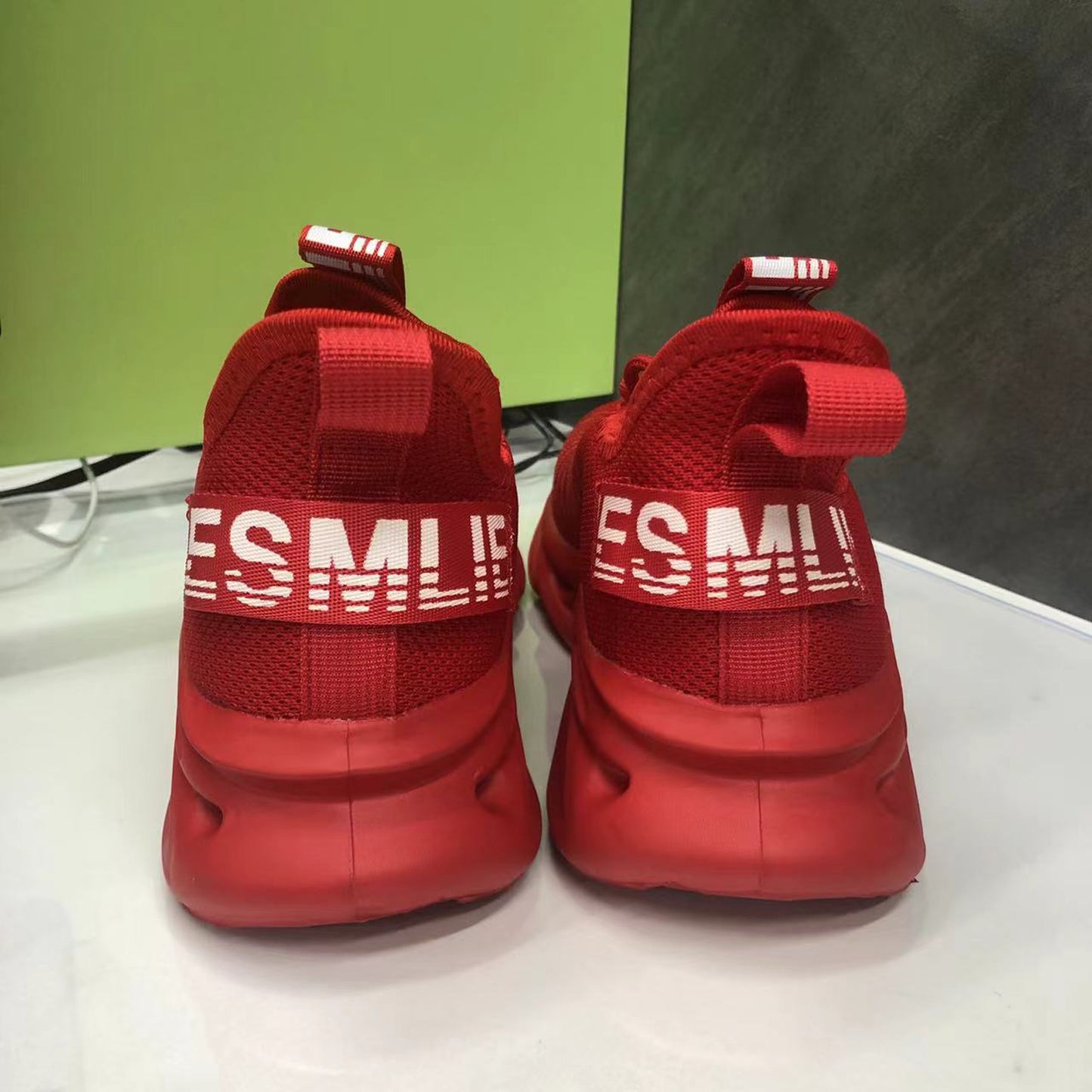Men's Walking Shoes Slip Into Sneakers Tennis Shoes Running Sports Fitness Shoes Sports Anti-slip Lightweight Breathable Fashion Casual Shoes Suitable for Traveling Work