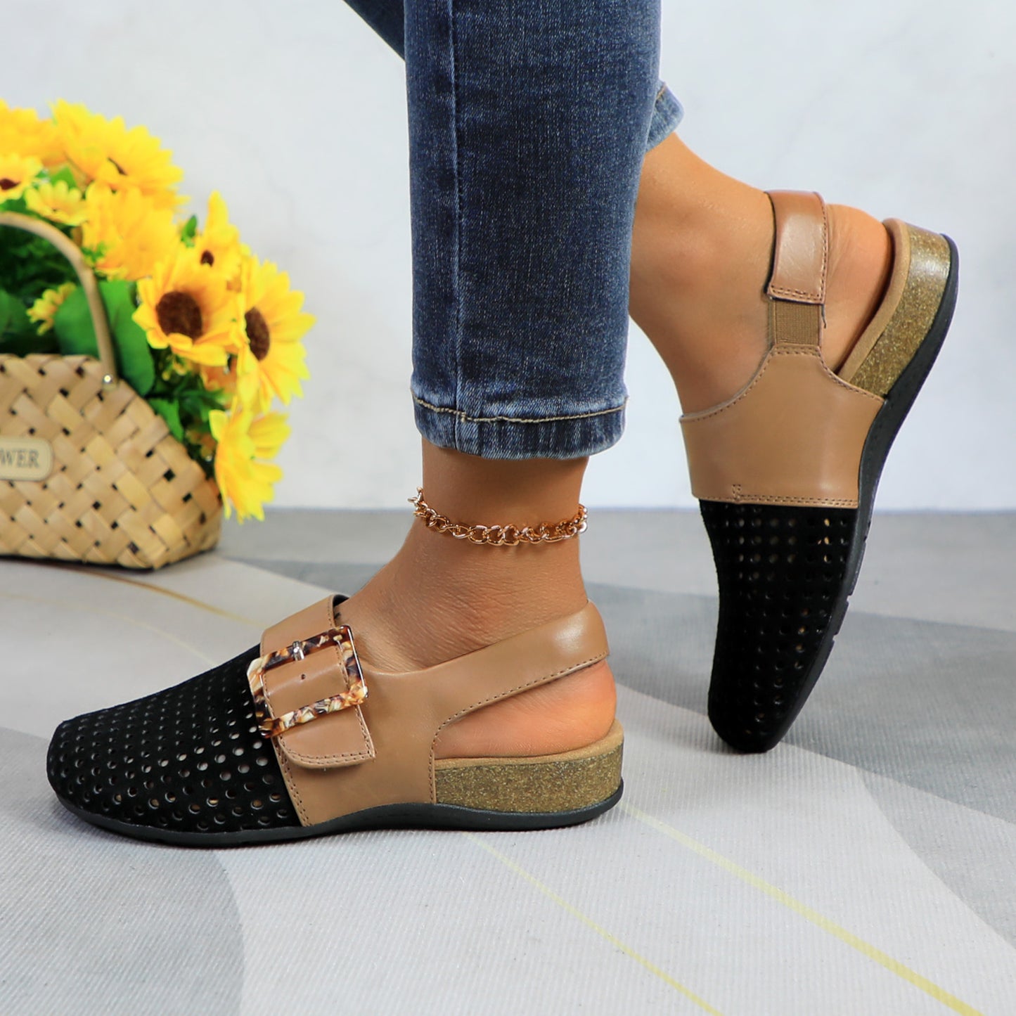 Women's Leather Sandals Arch Support Cork Shoe Bed Sandals Perforated Clogs Slip On Shoes Open Heel Outdoor Beach Slippers Design