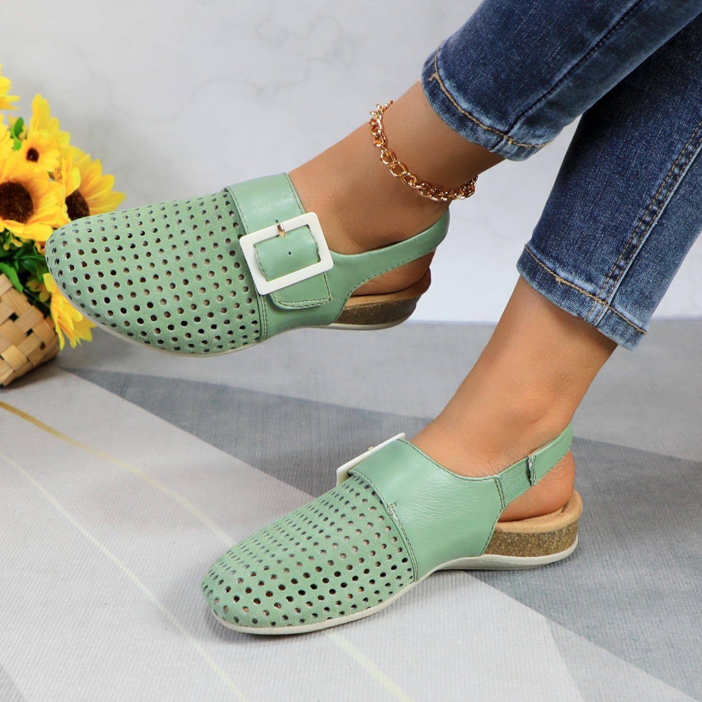 Women's Leather Sandals Arch Support Cork Shoe Bed Sandals Perforated Clogs Slip On Shoes Open Heel Outdoor Beach Slippers Design
